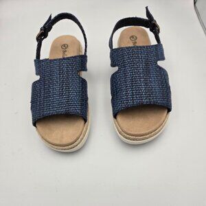 Bella Vita 9M Navy Woven Blue Flat Sandal w/Adjustable Back Strap.